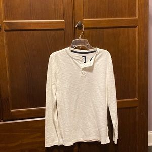 GAP long sleeve with two buttons no collar in Eric size XL